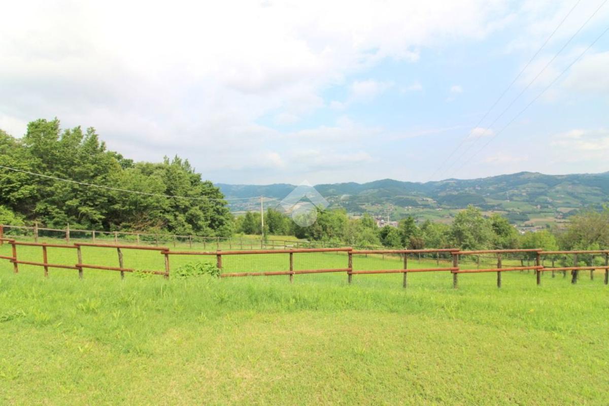 Dom z ponad 2 hektarami ziemi w Monastero Bormida – Piemont