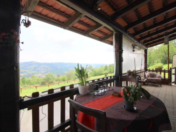 Dom z ponad 2 hektarami ziemi w Monastero Bormida – Piemont