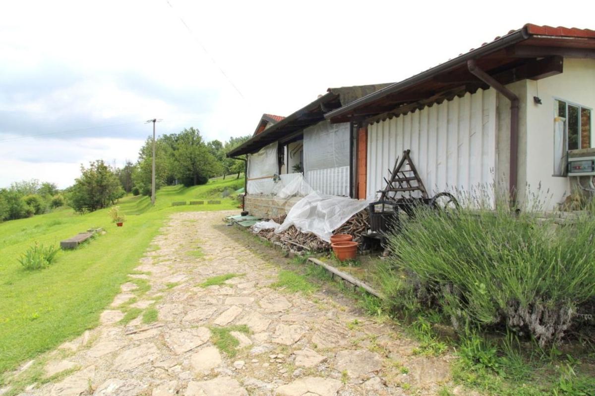 Dom z ponad 2 hektarami ziemi w Monastero Bormida – Piemont