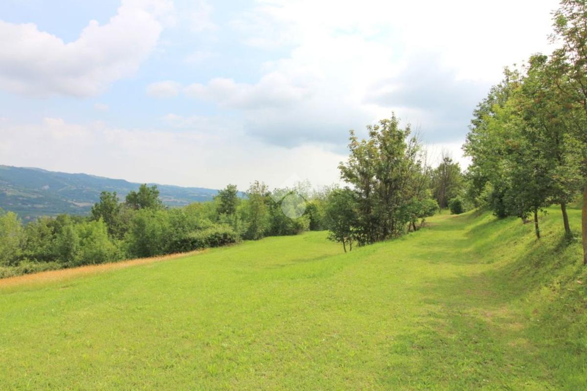 Dom z ponad 2 hektarami ziemi w Monastero Bormida – Piemont