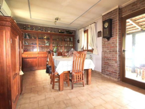 Dom z ponad 2 hektarami ziemi w Monastero Bormida – Piemont