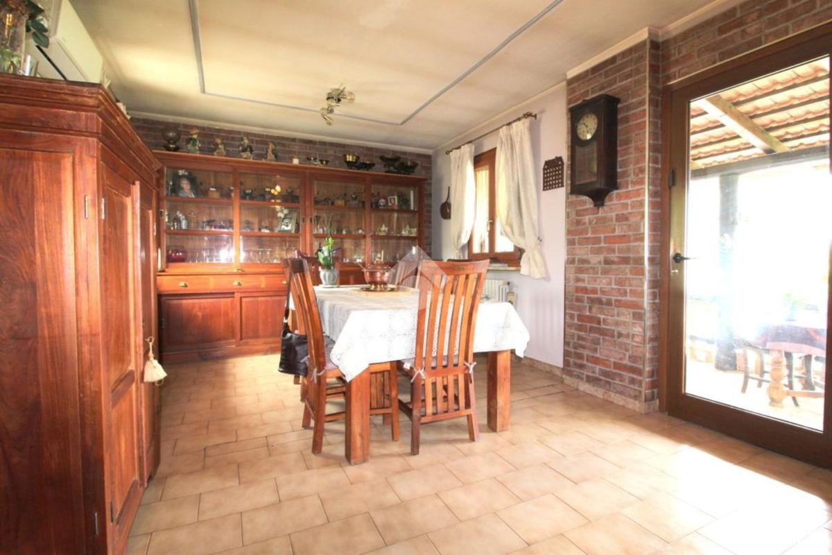 Dom z ponad 2 hektarami ziemi w Monastero Bormida – Piemont