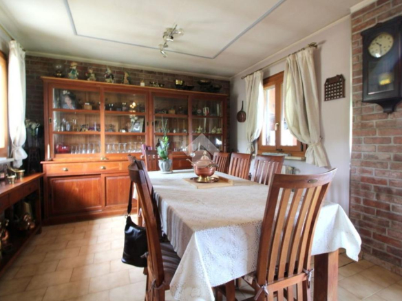 Dom z ponad 2 hektarami ziemi w Monastero Bormida – Piemont