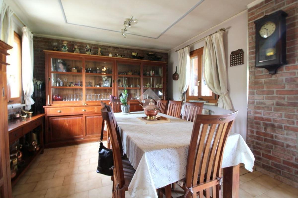 Dom z ponad 2 hektarami ziemi w Monastero Bormida – Piemont