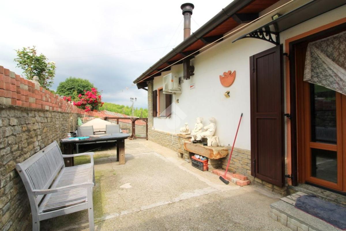 Dom z ponad 2 hektarami ziemi w Monastero Bormida – Piemont