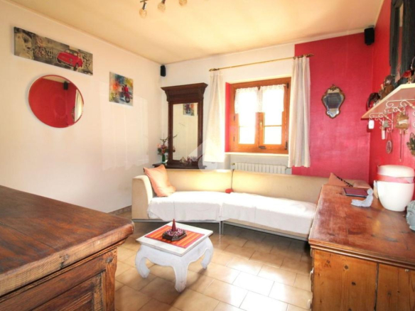 Dom z ponad 2 hektarami ziemi w Monastero Bormida – Piemont