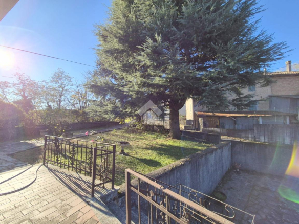 Wolnostojąca willa z ogrodem i panoramicznym tarasem w Maranzana – Piemont