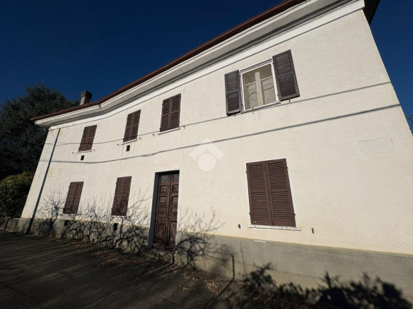 Wolnostojąca willa z ogrodem i panoramicznym tarasem w Maranzana – Piemont