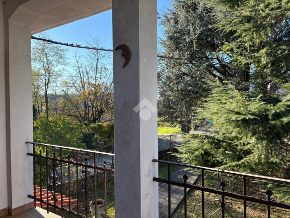 Wolnostojąca willa z ogrodem i panoramicznym tarasem w Maranzana – Piemont