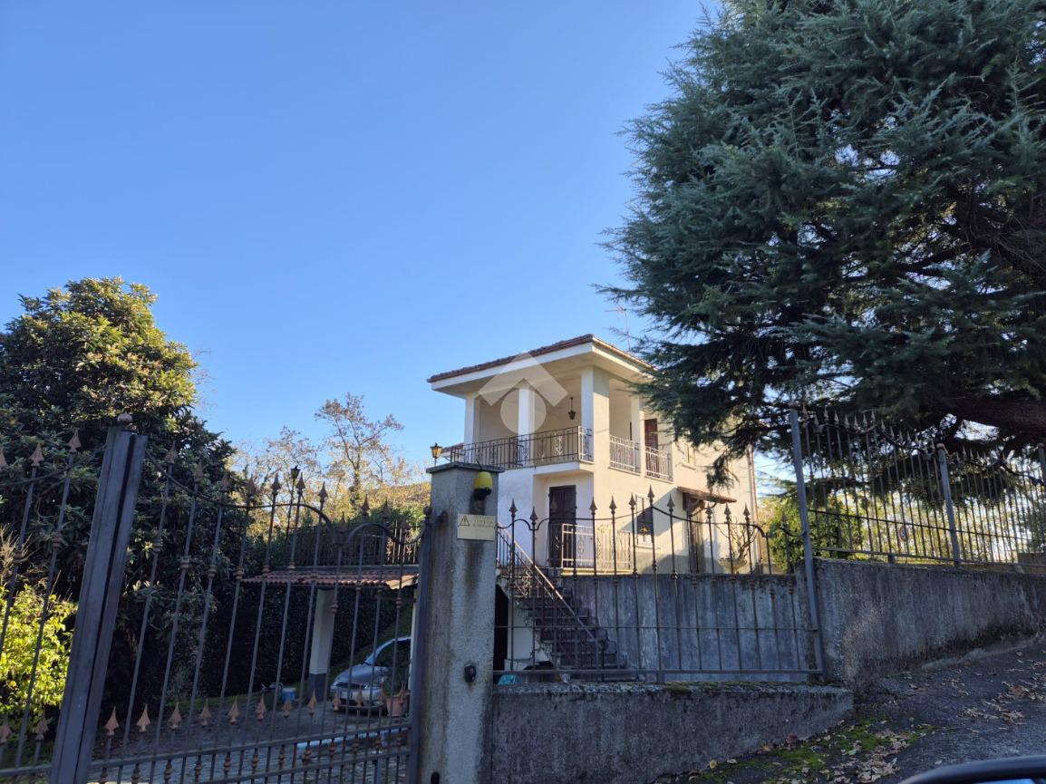 gallery-93 Wolnostojąca willa z ogrodem i panoramicznym tarasem w Maranzana – Piemont